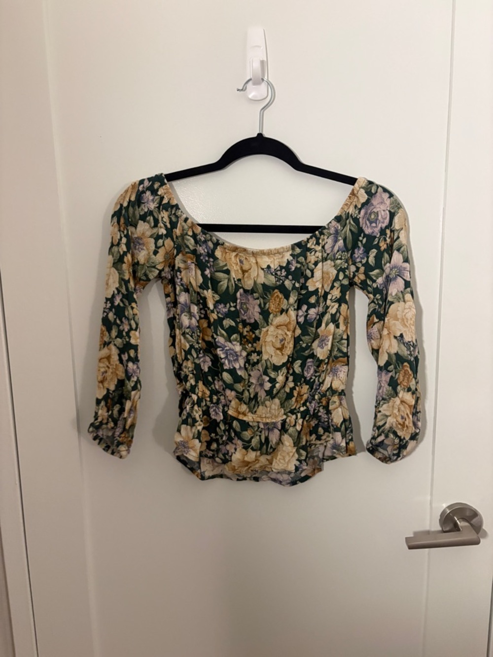 American Eagle Floral Off-Shoulder Women's Top in Green and Cream